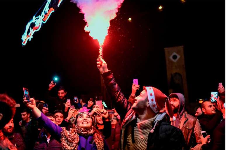 Fogos e selfies para receber 2018 em Istambul, na Turquia