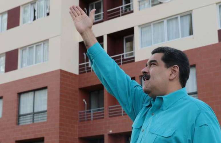 Maduro anuncia aumento de 40% no salário mínimo