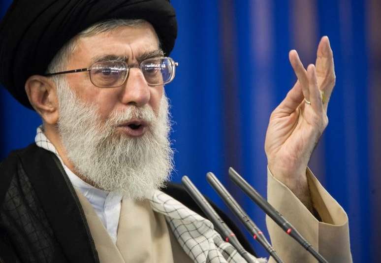 Líder supremo do Irã, aiatolá Ali Khamenei, durante pronunciamento em Teerã 14/09/2007 REUTERS/Morteza Nikoubazl