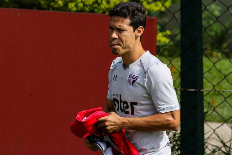 Meio-campista está emprestado por clube chinês ao São Paulo até 30 de junho (Foto: Marcello Fim/Raw Image)