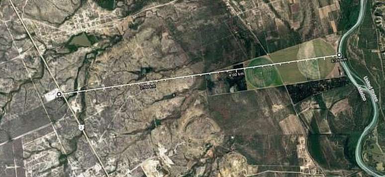 Dist&acirc;ncia da cadeia de Piedras Negras para a fronteira com os EUA &eacute; de apenas 6 quil&ocirc;metros | Foto: Digital Globe, Google, inclu&iacute;da no artigo 'El yugo Zeta'
