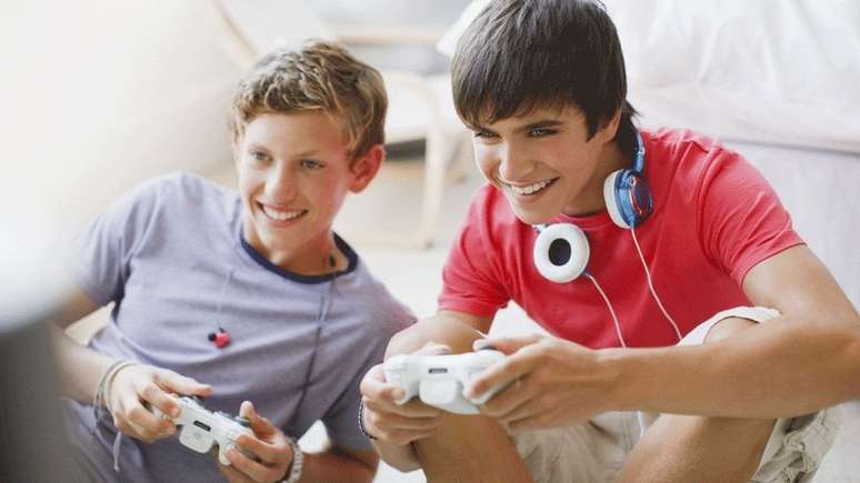 De acordo com pesquisa da Universidade de Oxford, meninos passam mais tempo jogando videogame do que meninas