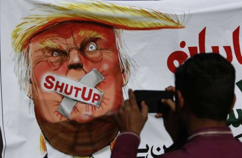 Governo Trump suspende ajuda de US$ 225 milhões ao Paquistão