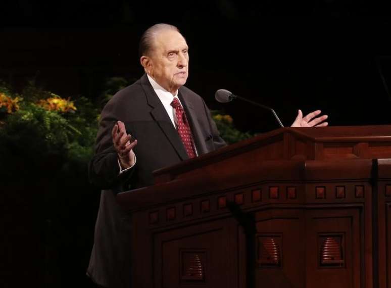 Presidente da Igreja M&oacute;rmon, Thomas Monson, durante confer&ecirc;ncia geral em Utah, nos Estados Unidos 05/04/2014 REUTERS/Jim Urquhart 