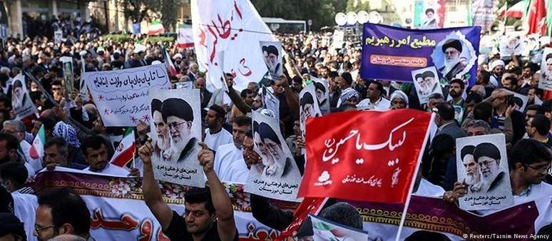 Milhares de iranianos marcharam em Teerã em apoio ao governo
