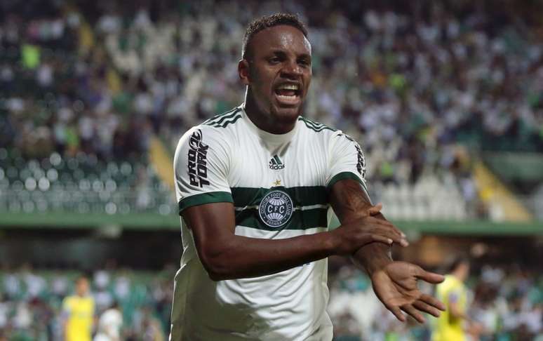 Dos emprestados em 2017, Cleber é o único que retorna ao Santos em alta (Foto: Divulgação/Coritiba)