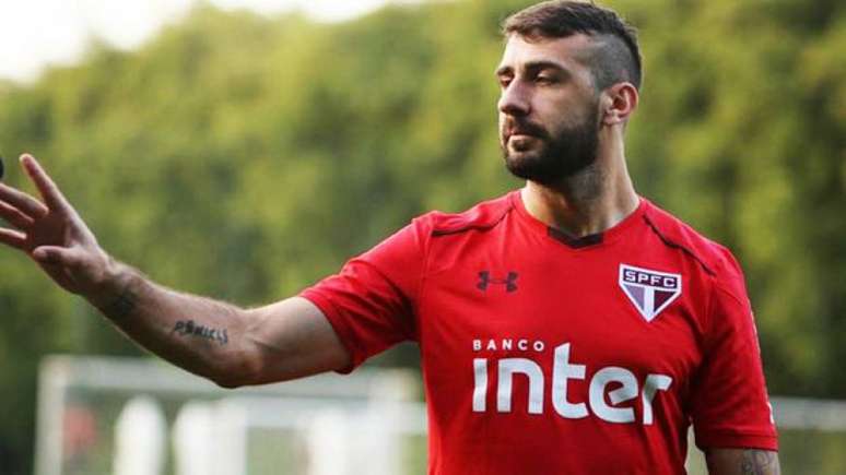 Existe uma cláusula que obriga o São Paulo a cobrir propostas por Pratto (Foto: Rubens Chiri/São Paulo)