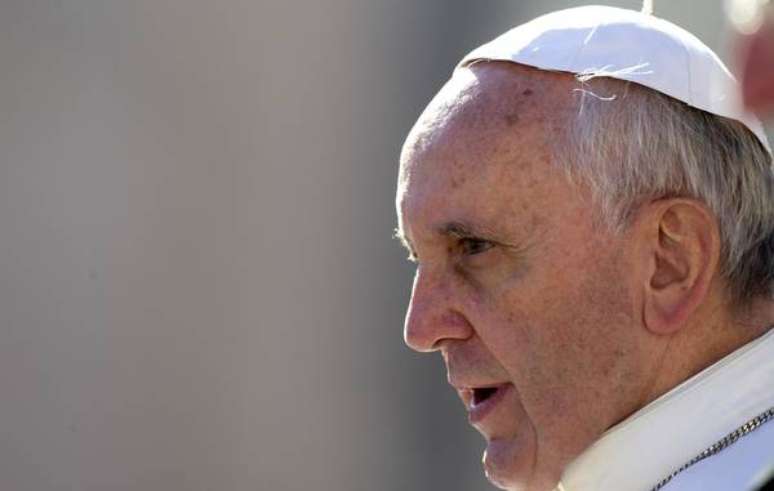 Papa envia telegrama e lamenta acidente de ônibus no Peru