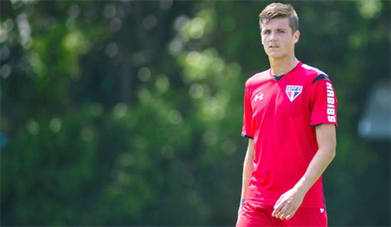 O São Paulo pretende usar o jogador como moeda de troca em alguma negociação futura, mas a situação é complicada e a novela se arrasta por meses (Foto: Maurício Rummens/Fotoarena)