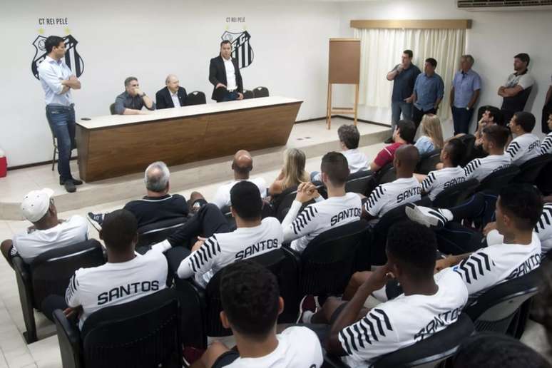 Santos tem 44 atletas à disposição de Jair Ventura (Foto: Ivan Storti)