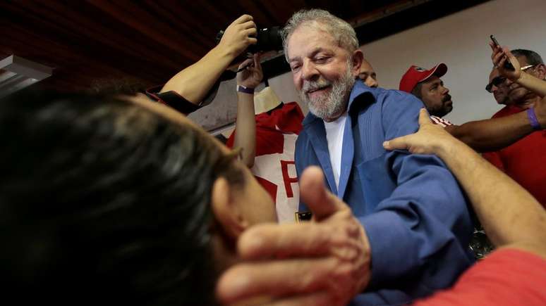 No Brasil, ainda não se sabe se Lula poderá ser candidato ou não