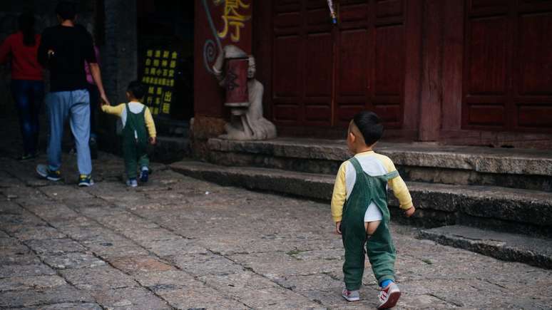 Calça aberta para crianças na China perde espaço para fraldas e gera debate | Foto: Bruno Maestrini