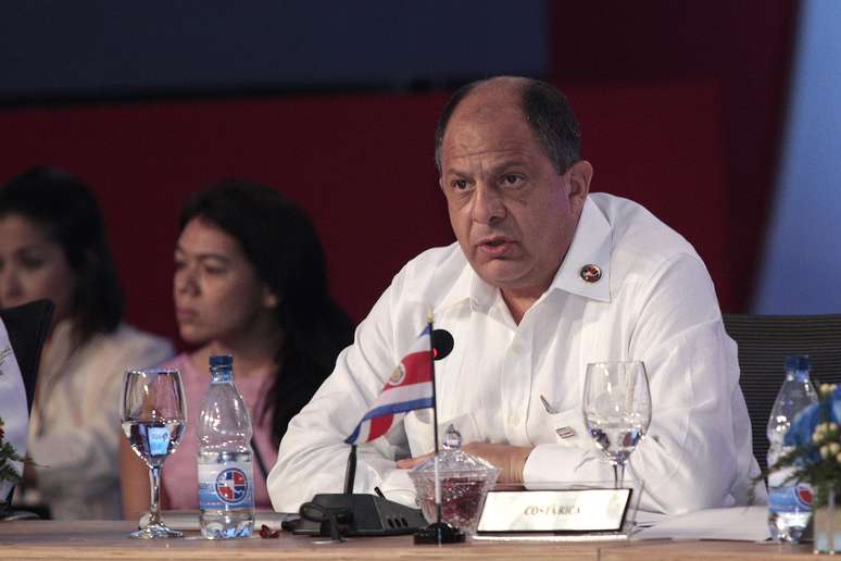 Baixa popularidade do presidente Luis Guillermo Solís afeta as chances do candidato do governo 
