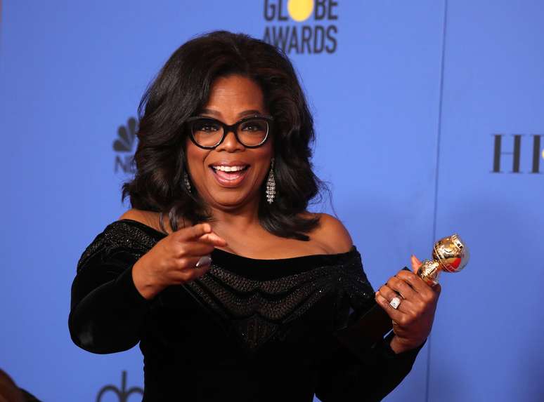 Oprah Winfrey posa para fotos nos bastidores do Globo de Ouro em Beverly Hills
07/01/2018 REUTERS/Lucy Nicholson