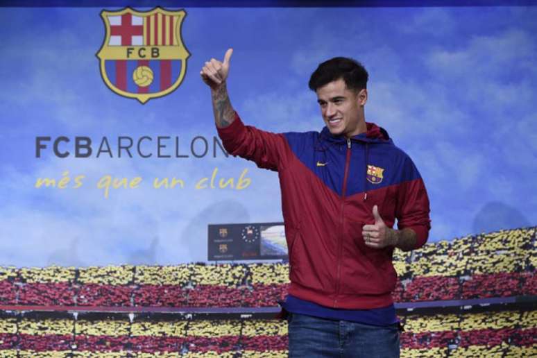 Coutinho assinou um vínculo de cinco anos com o Barça (Foto: Josep Lago / AFP)