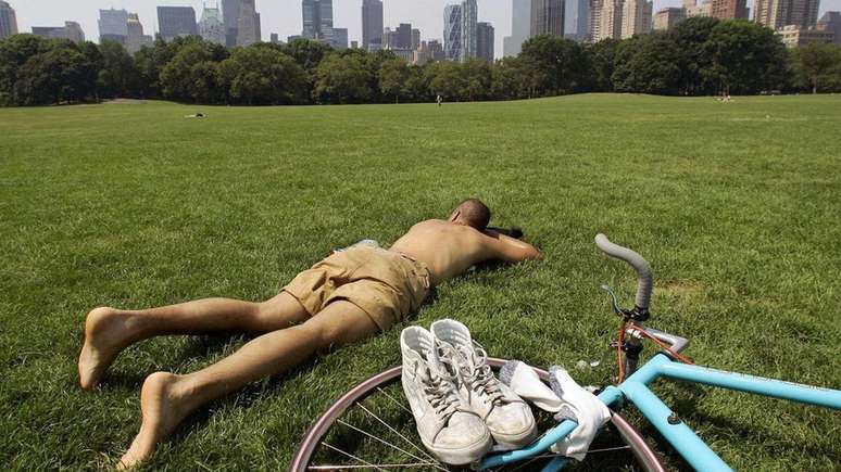 Talvez a li&ccedil;&atilde;o seja: se n&atilde;o dedicarmos um tempo para dirigir nossa aten&ccedil;&atilde;o para dentro, perderemos um elemento crucial da felicidade