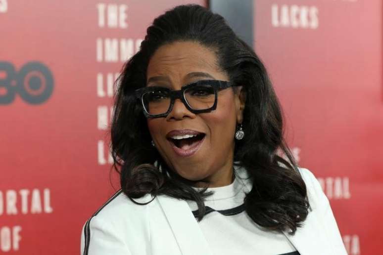 Apresentadora Oprah Winfrey posa para fotos em evento em Nova York 18/04/2017 REUTERS/Shannon Stapleton