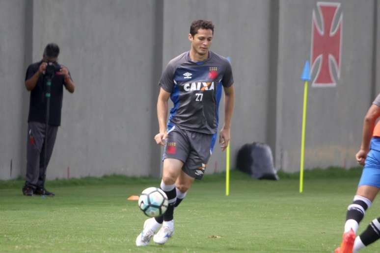 Zagueiro pediu para sair do Vasco, segundo Eurico Miranda, e interessa ao São Paulo (Foto: Paulo Fernandes/Vasco)
