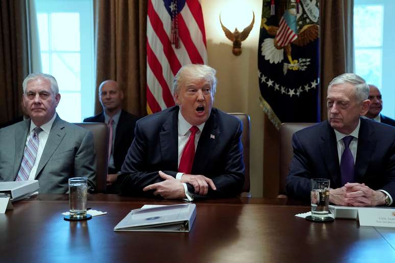 Presidente norte-americano Donald Trump fala em reunião de cabinete na Casa Branca, Washington, Estados Unidos
10/01/2018 REUTERS/Jonathan Ernst