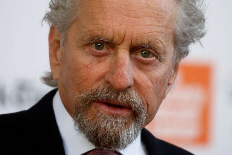 Ator Michael Douglas chega para cerim&ocirc;nia de premia&ccedil;&atilde;o em Nova York
08/05/2017 REUTERS/Carlo Allegri