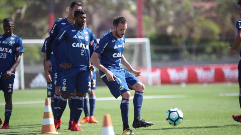Mancuello deve vestir a camisa celeste na temporada de 2018 (Gilvan de Souza / Flamengo)