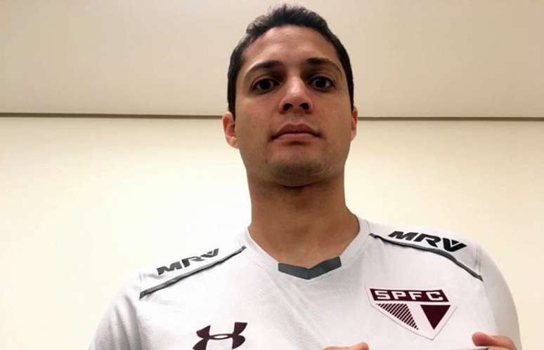 Ex-zagueiro do Vasco começou a treinar no CT da Barra Funda na tarde dessa quarta-feira (Divulgação São Paulo)