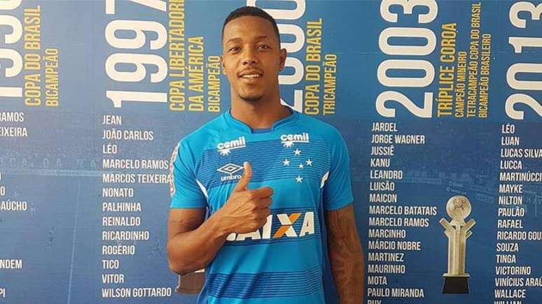 David seguirá com tratamento de lesão sofrida ainda com a camisa do Vitória (Divulgação/Cruzeiro