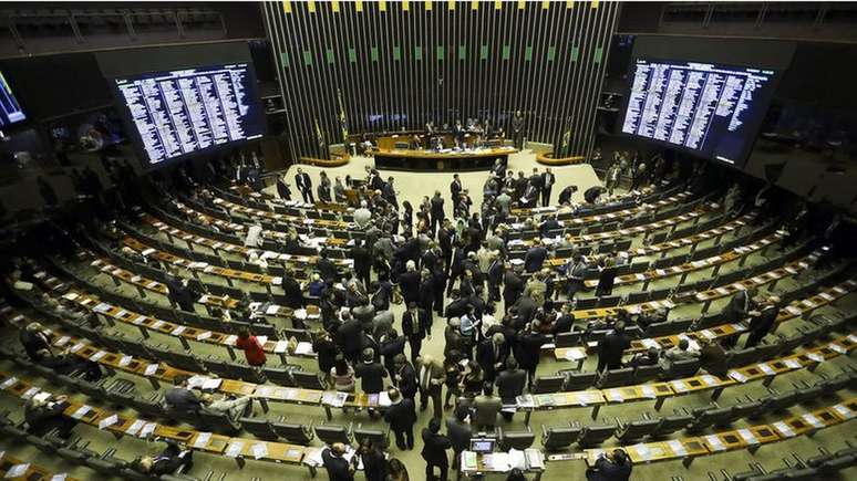 A dificuldade de aprovar reformas que reduzam as despesas do governo pesou no rebaixamento | Foto: Marcelo Camargo/Ag. Brasil