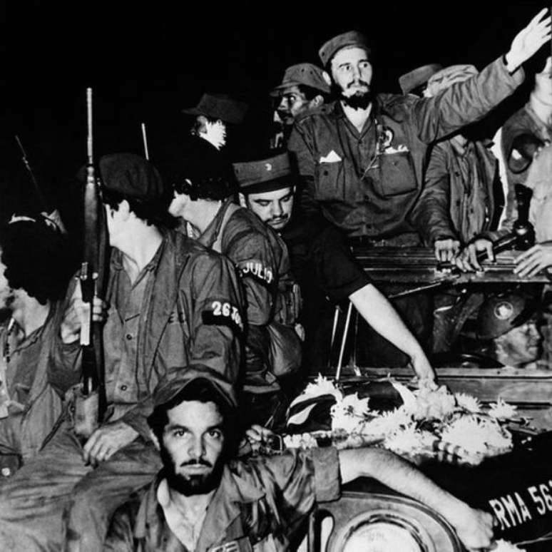 Fidel Castro liderou a luta contra Batista na Sierra Maestra, enquanto outros grupos e partidos coordenaram ações nas cidades