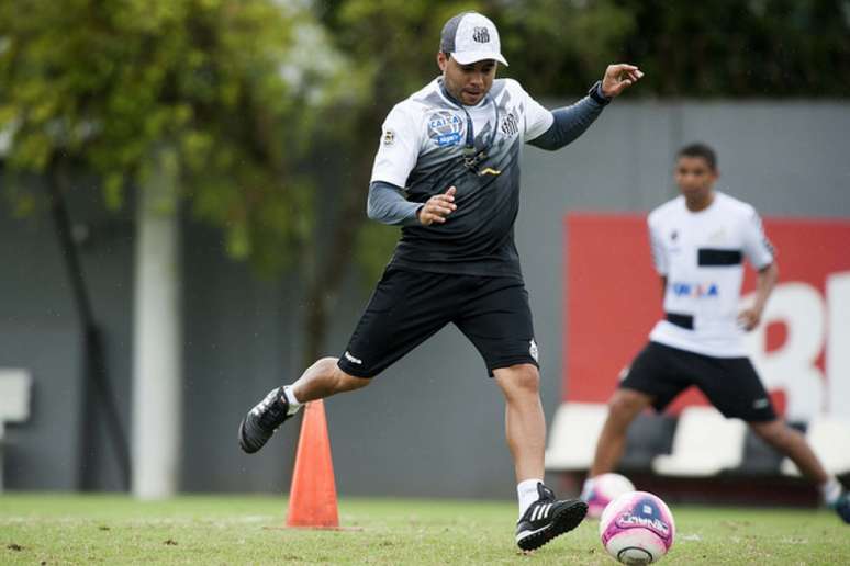 Jair Ventura promove mudanças no Santos e ganha apoio de santistas (Foto: Ivan Storti)