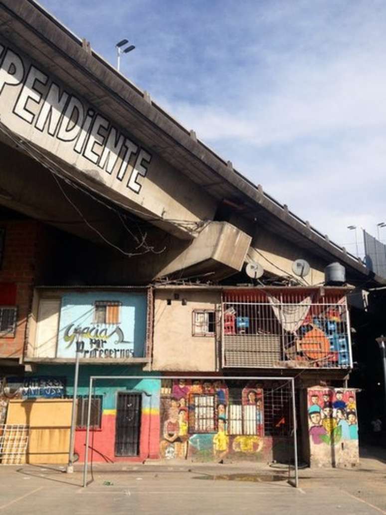 Moradores que vivem sob elevado protestam contra a mudança | Foto: Amanda Maia