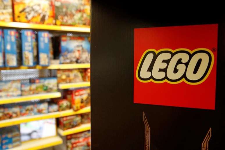 Logo da Lego em loja de Bonn, Alemanha
5/09/2017 REUTERS/Wolfgang Rattay