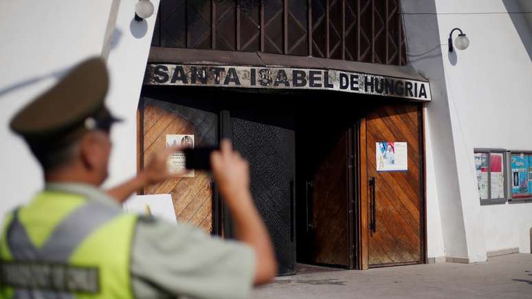 Igrejas de Santiago foram atacadas com explosivos em protestos pela visita do papa