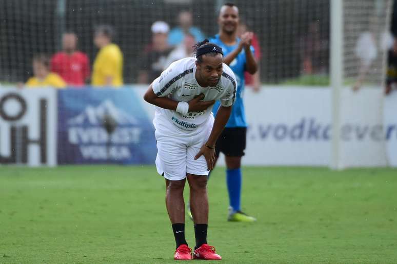 O ex-jogador Ronaldinho Gaúcho durante a partida entre os Amigos do Ronaldinho contra as Estrelas