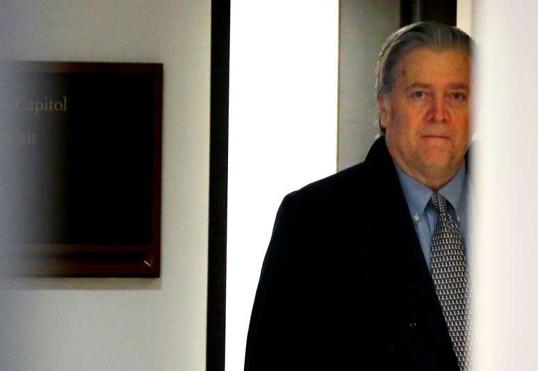 Steve Bannon, ex-estrategista-chefe do presidente dos Estados Unidos, Donald Trump, chega à comissão de inteligência da Câmara dos Deputados, em Washington 16/01/2018 REUTERS/Joshua Roberts