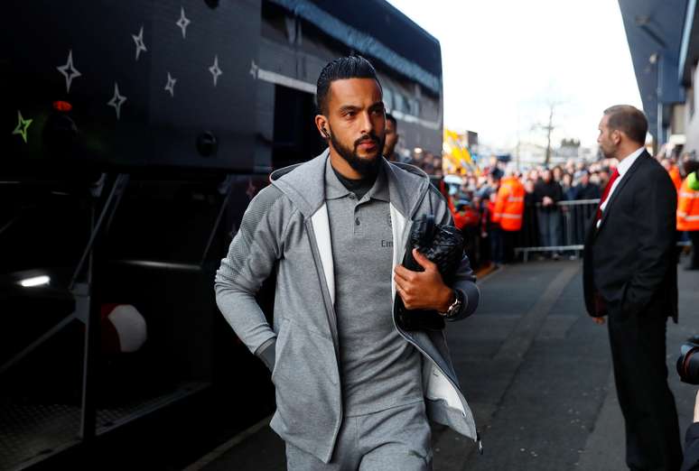 Theo Walcott chega para partida do Arsenal contra o West Bromwich Albion
31/12/2017 Action Images via Reuters/Jason Cairnduff