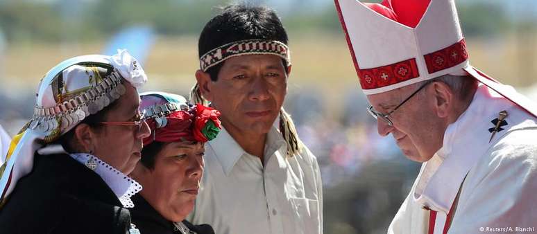 Papa cumprimentou representantes dos mapuches durante missa no Chile