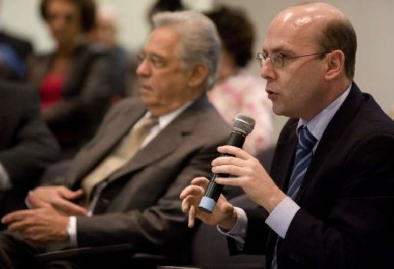 Fausto e Fernando Henrique (no segundo plano da foto) têm defendido união do centro como alternativa a discursos políticos extremados | Foto: Divulgação/Fundação FHC