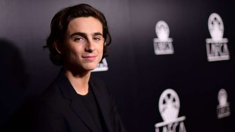 O ator Timothee Chalamet disse que vai doar seu cachê pelo filme que fez com Woody Allen para a caridade