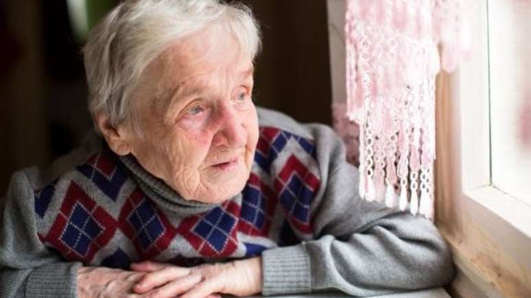 A solidão no Reino Unido afeta principalmente os idosos