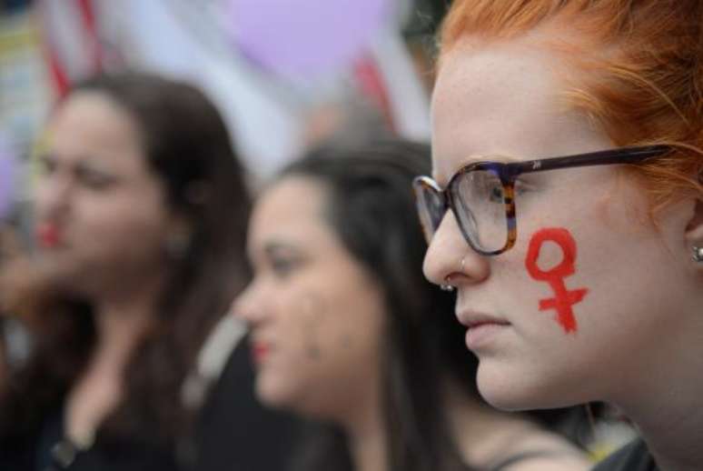 Mulheres fazem caminhada em solidariedade às manifestações feministas na América Latina, que tem países com alta taxa de feminicídio, segundo a ONU 