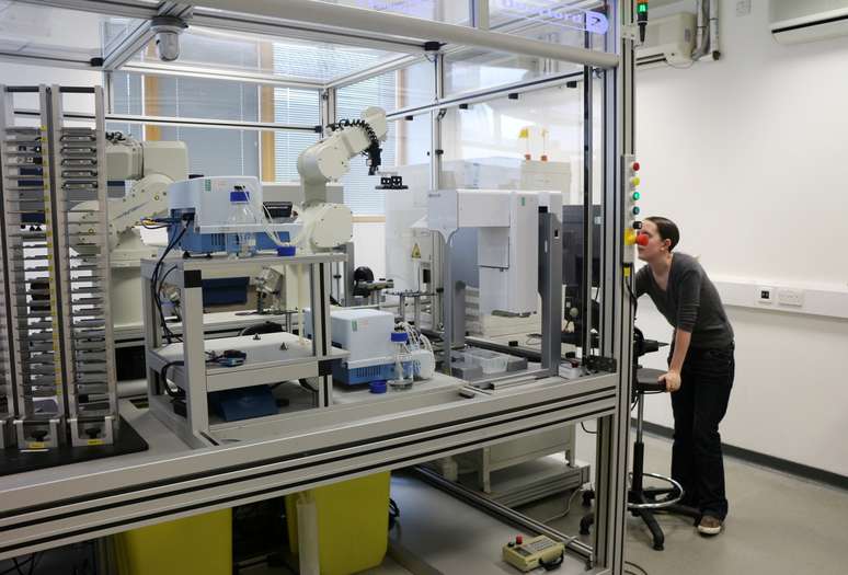 Robô cientista Eve em foto de divulgação da Universidade de Cambridge REUTERS