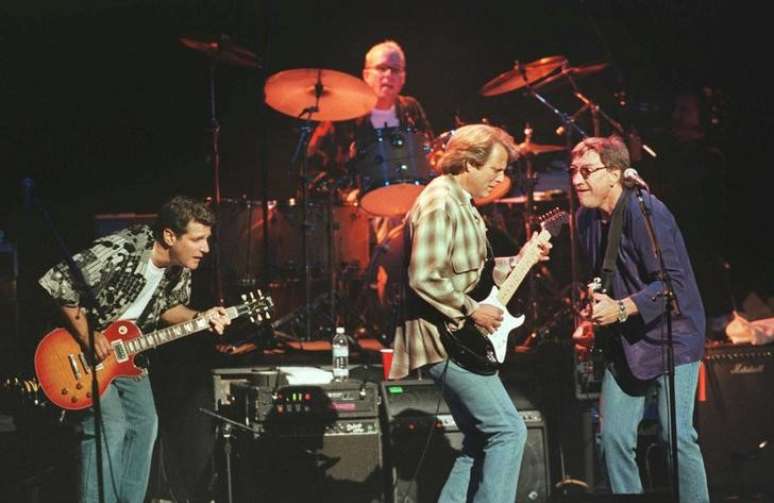 Foto de arquivo da banda norte-americana The Eagles durante show em 1998 em Londres
18/01/2018 REUTERS/David McNew/Foto de Arquivo