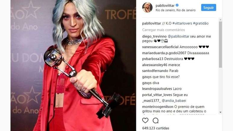 Pabllo recebendo premiação na TV Globo. Imagem passou das 600 mil curtidas | imagem: Instagram / Pabllo Vittar - reprodução