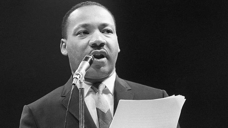 Martin Luther King Jr. liderou protestos em que manifestantes se ajoelhavam coletivamente
