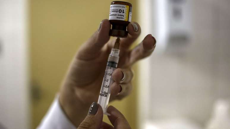 Vacina contra febre amarela é considerada altamente segura