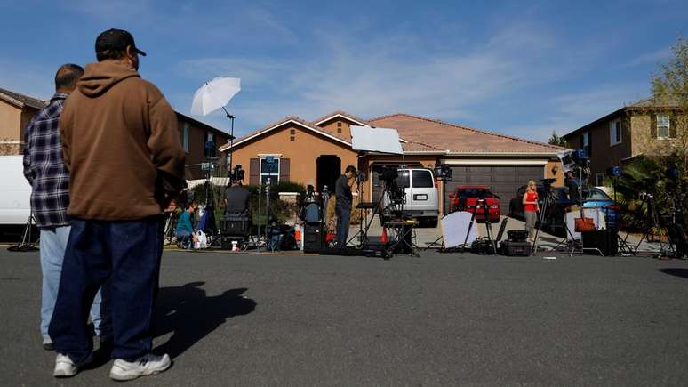 Crian&ccedil;as foram encontradas desnutridas em casa suja