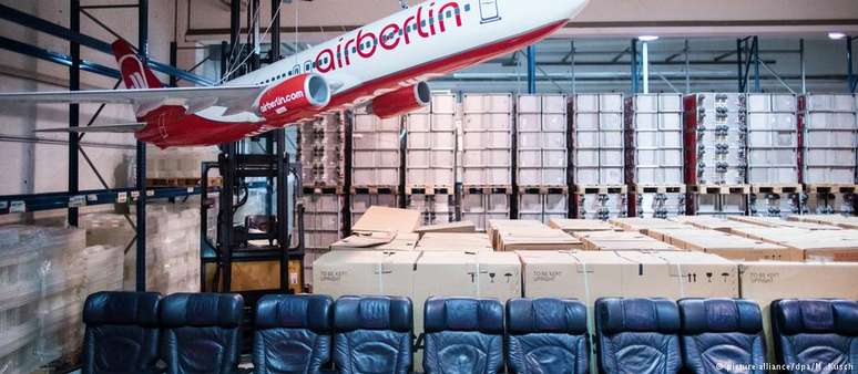 Em Essen, interessados puderam visitar objetos que estão sendo leiloados como assentos e uma réplica de Boeing 737 