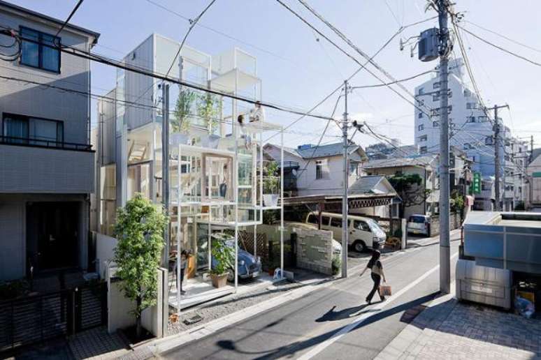 A Casa de Vidro de Tóquio é a primeira casa do mundo a ser construída sem paredes de alvenaria