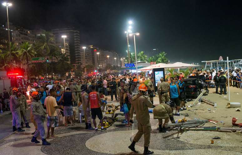 Imagem mostra vítimas atropeladas e destruição causada por carro que invadiu o calçadão de Copacabana.